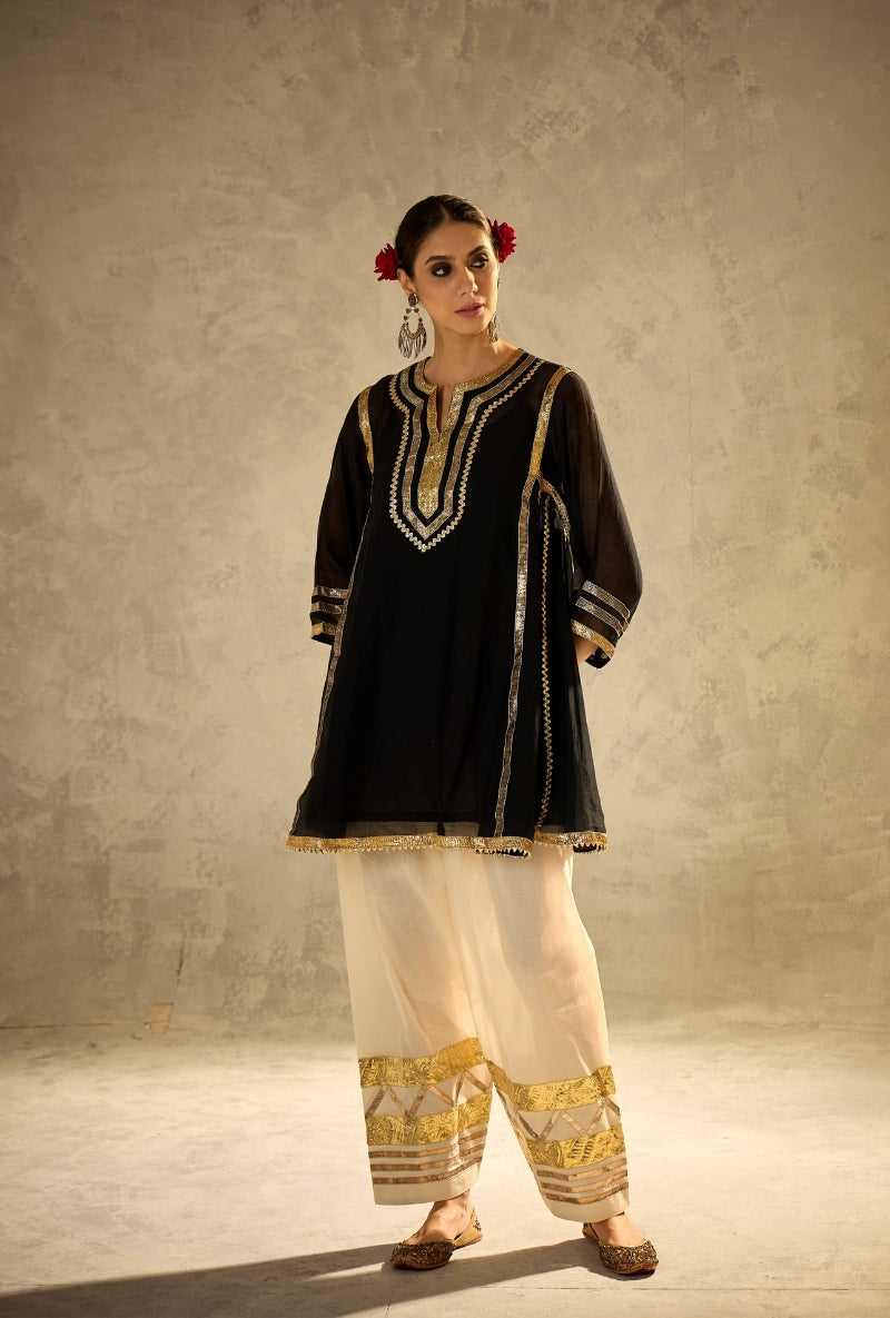Kareena Kapoor Set Black